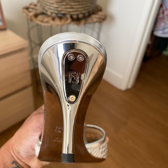 Fendi silver shoes - Picture 5 of 5